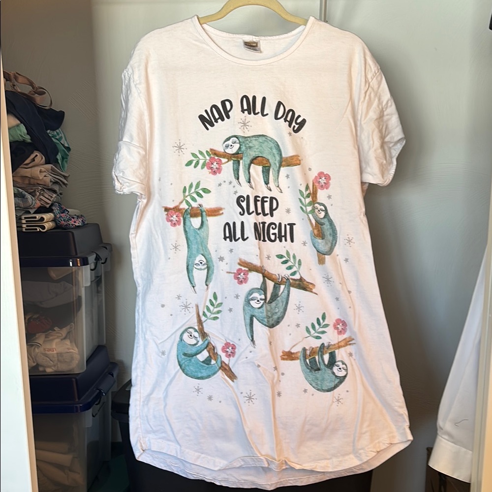 Sloth Graphic Sleep Shirt - White
